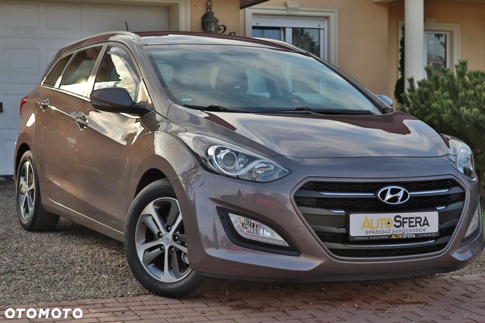 Hyundai i30 blue Kombi 1.6 GDi YES Gold - 2