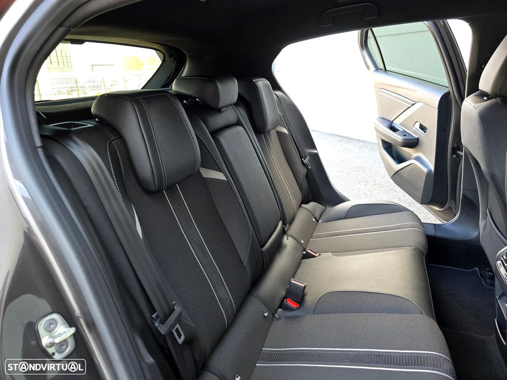 Opel Astra 1.2 T GS Line - 38