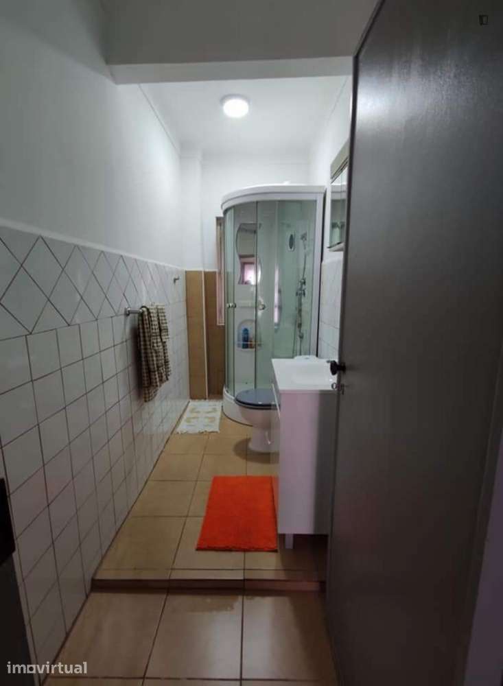 Quarto - localizado em Covilha - Grande imagem: 3/7