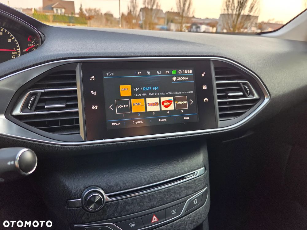 Peugeot 308 PureTech 130 GPF EAT8 Stop & Start Allure Business-Paket - 20