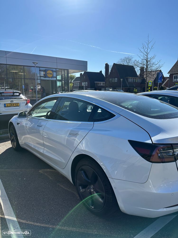 Tesla Model 3 - 3