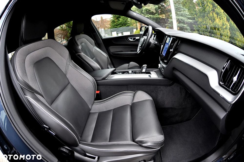 Volvo XC 60 B4 D Plus Dark - 21