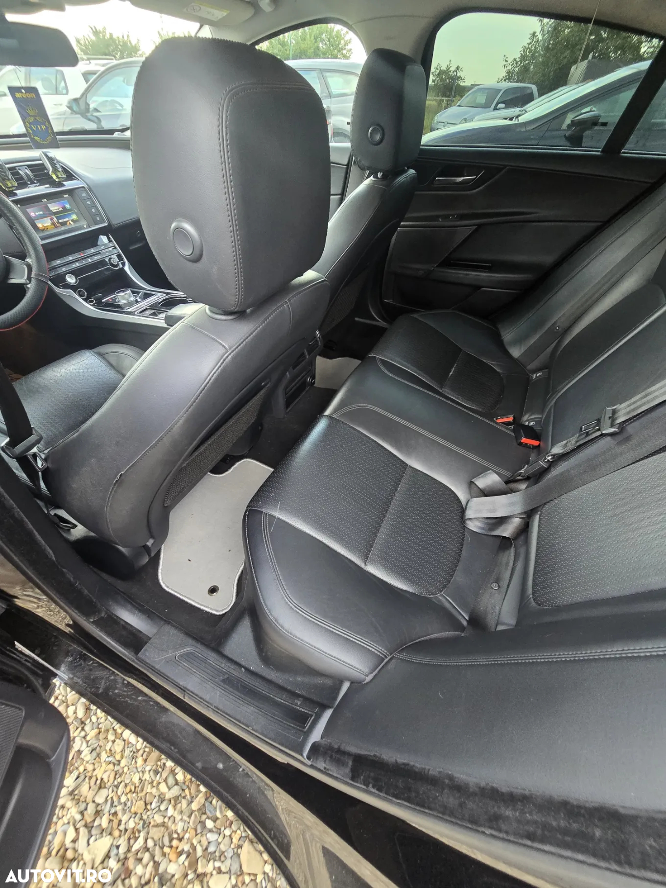 Jaguar XE 2.0 Prestige - 14