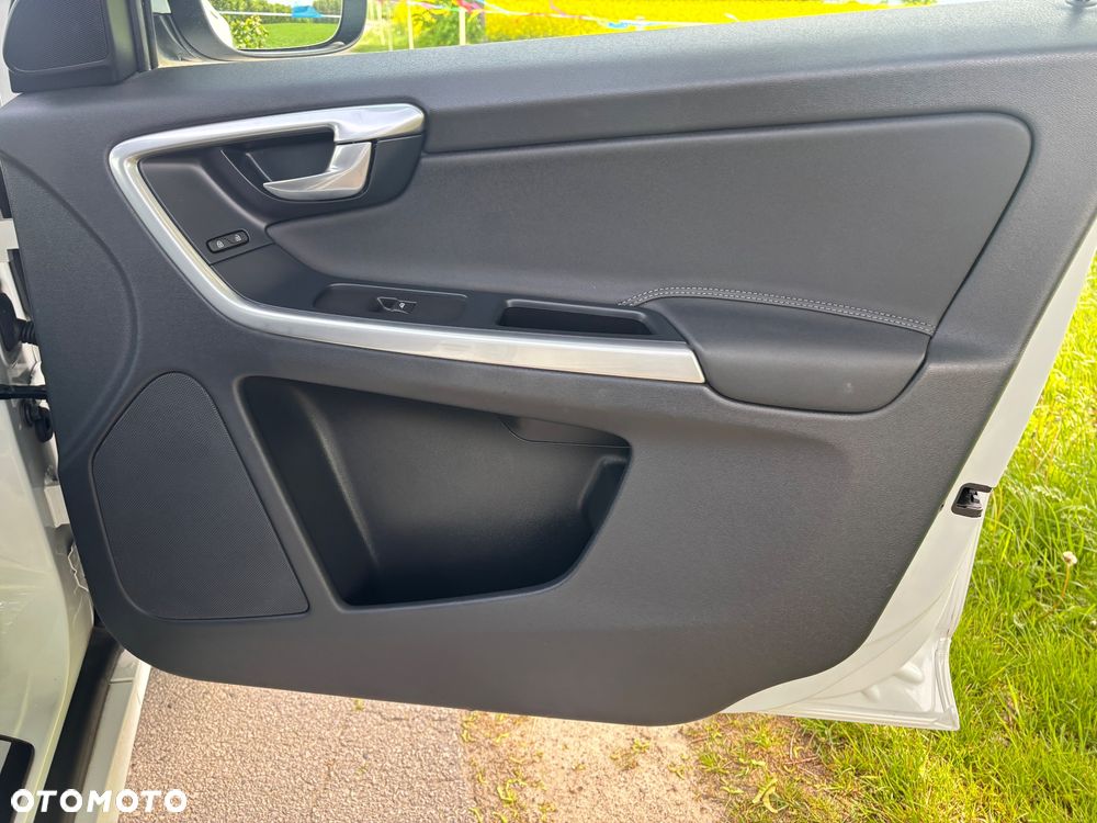 Volvo XC 60 D4 Drive-E Momentum - 27