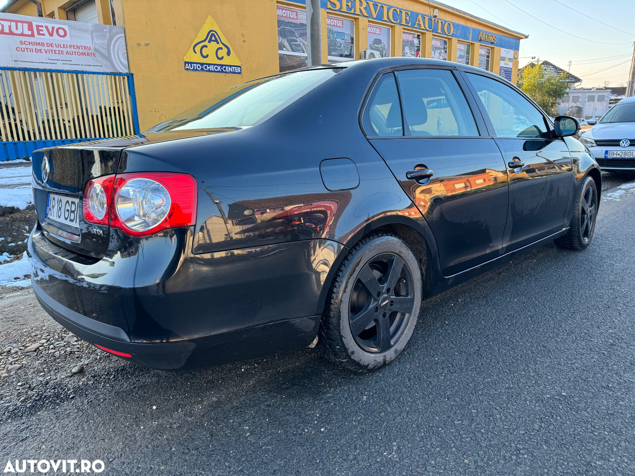 Volkswagen Jetta 1.6 TDI DPF Comfortline - 3