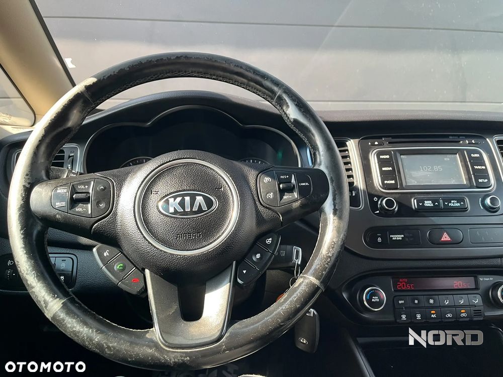 Kia Carens 1.6 GDI L - 12