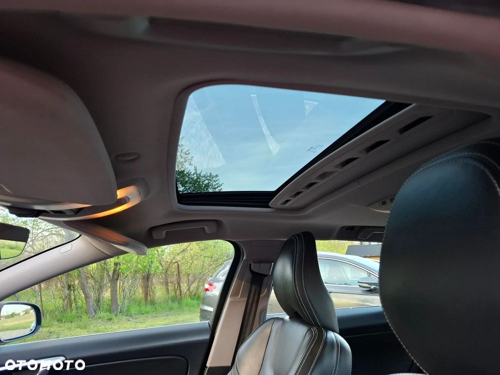 Volvo V60 D6 AWD Plug-in Hybrid Summum - 19
