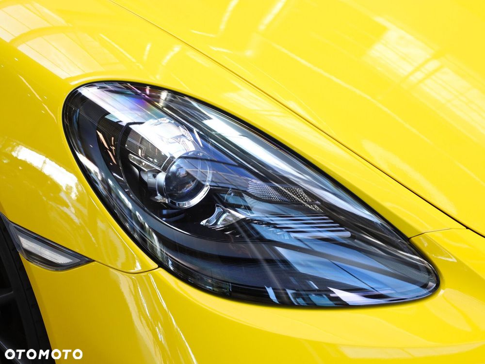 Porsche 718 Cayman - 23
