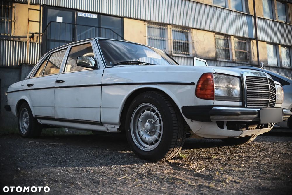 Mercedes-Benz W123 - 18