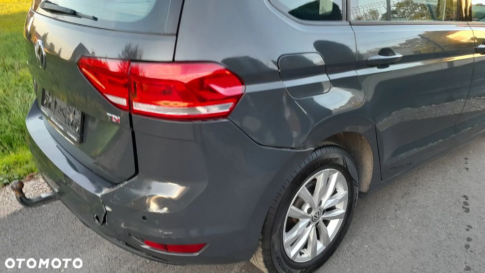 Volkswagen Touran - 12