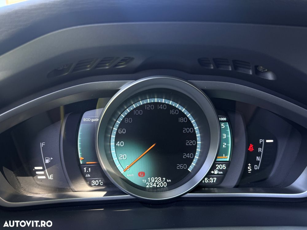 Volvo V40 D3 Geartronic Summum - 26