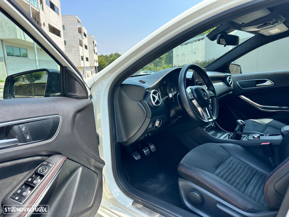 Mercedes-Benz A 180 d AMG Line - 21