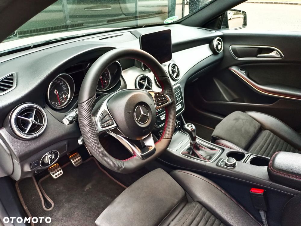 Mercedes-Benz CLA 200 AMG Line - 21