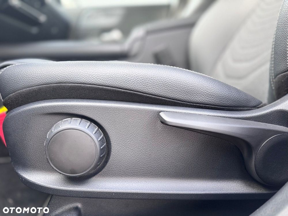 Mercedes-Benz GLA 180 - 17