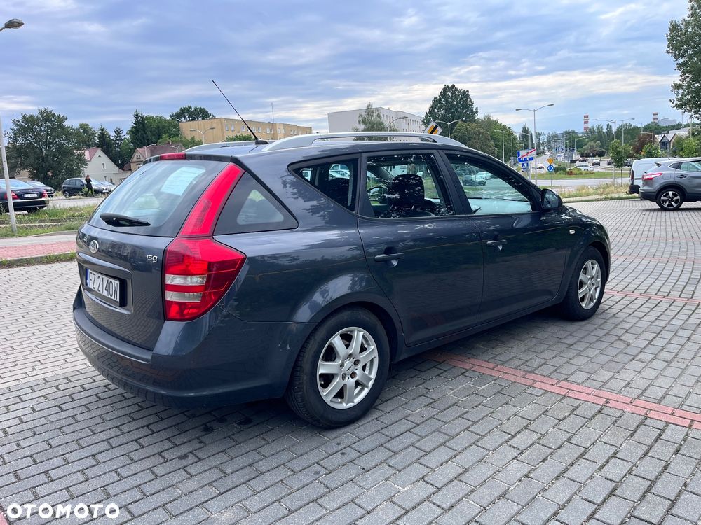 Kia Ceed 1.6 L - 10