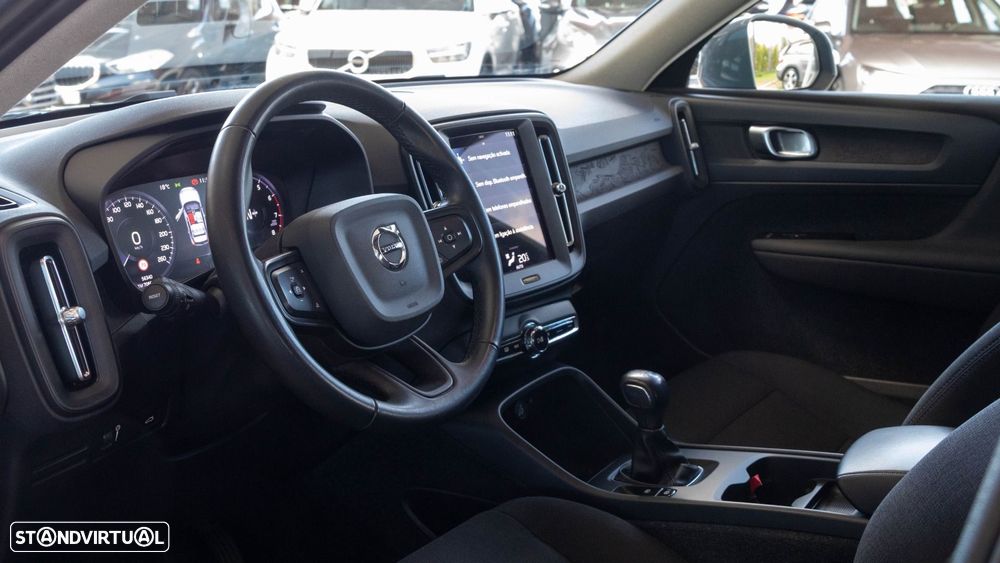 Volvo XC 40 1.5 T2 Momentum Core - 4