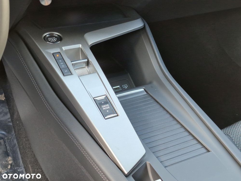 Peugeot 308 1.5 BlueHDi Allure S&S EAT8 - 17