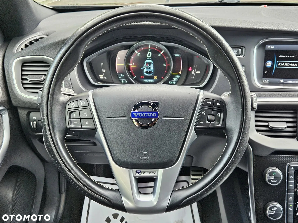 Volvo V40 D2 R-Design - 10