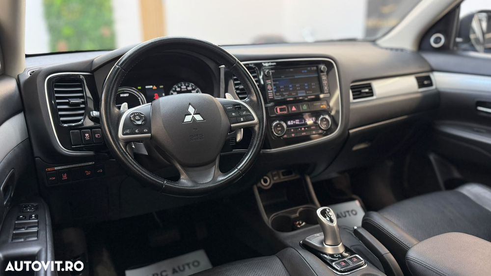 Mitsubishi Outlander - 19
