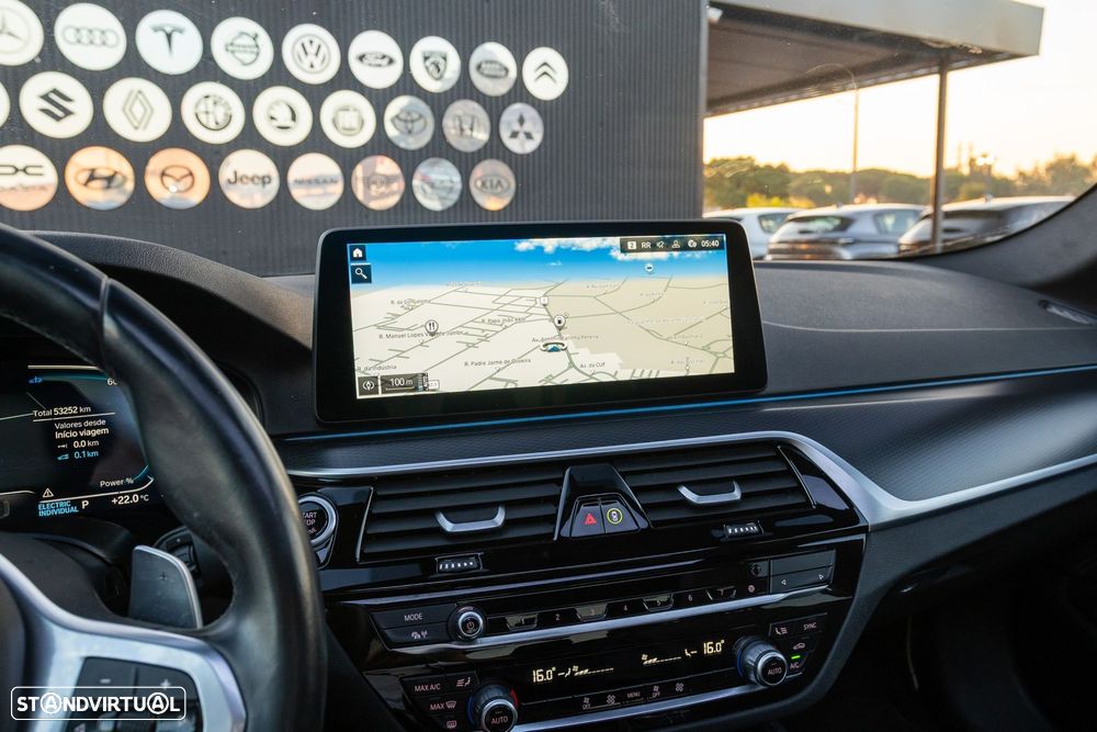 BMW 530 e Pack M - 16
