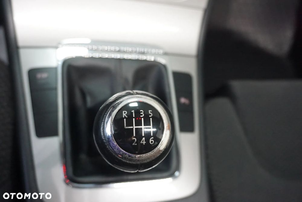 Volkswagen Passat 2.0 TDI Comfortline - 35