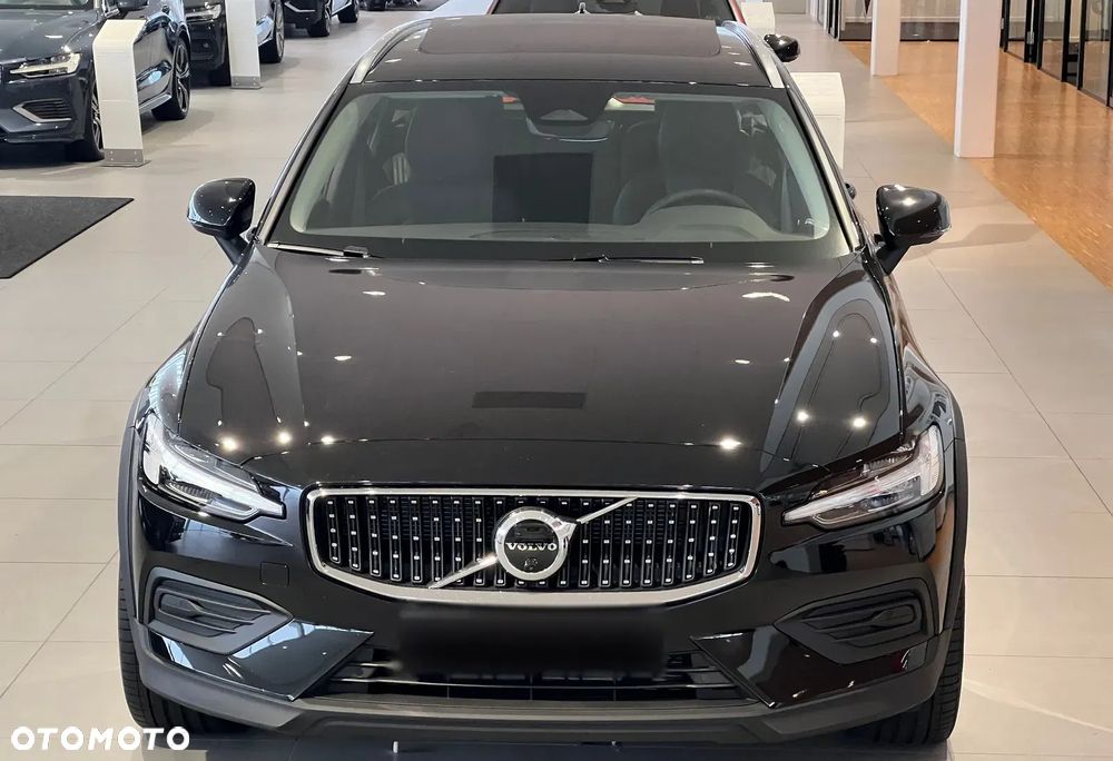 Volvo V60 Cross Country 2025 photo 5