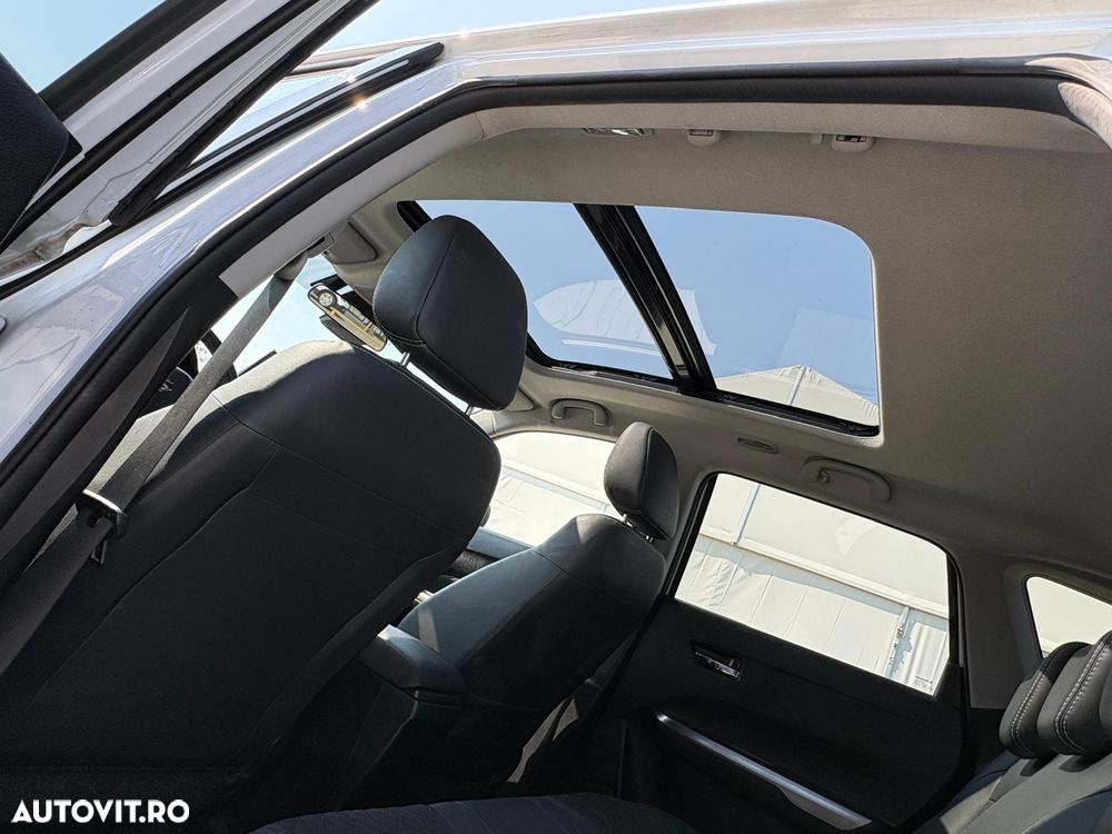 Suzuki Vitara 1.4 Boosterjet AllGrip MHEV Luxus - 10