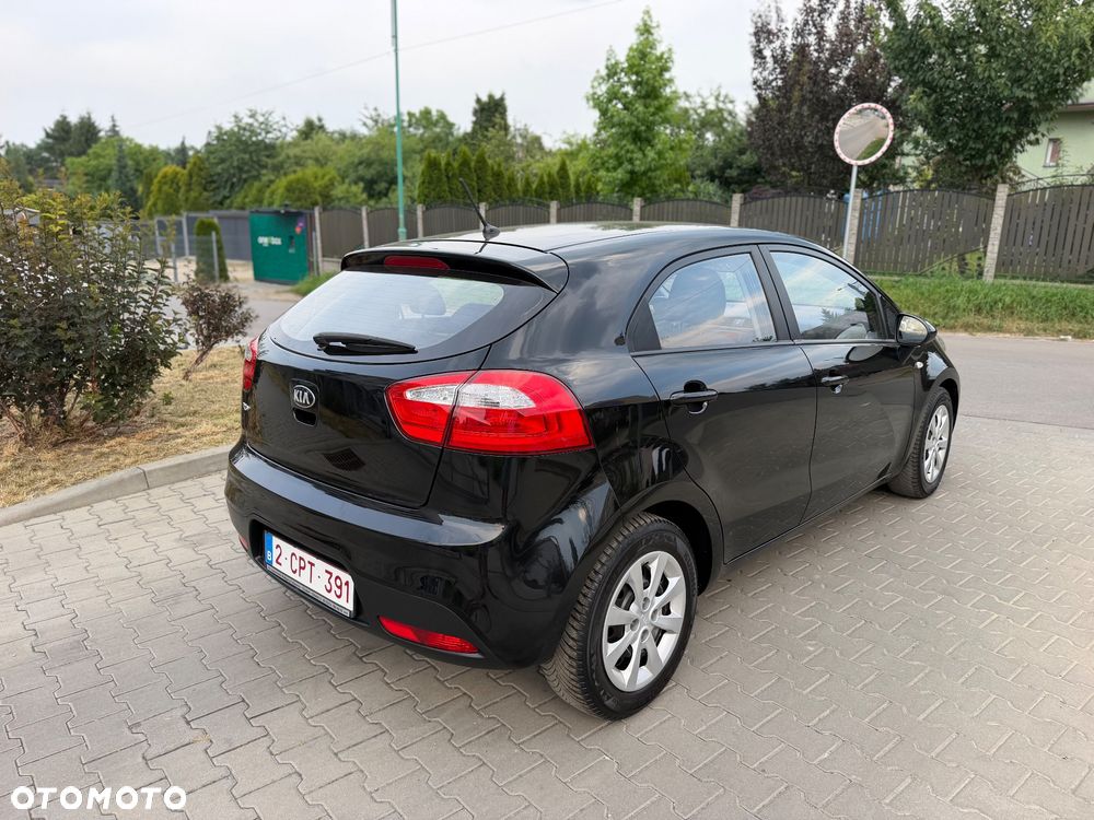 Kia Rio 1.2 Fifa World Cup Edition - 9