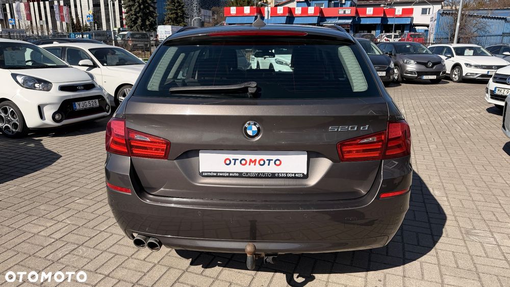 BMW Seria 5 520d Luxury Line - 11