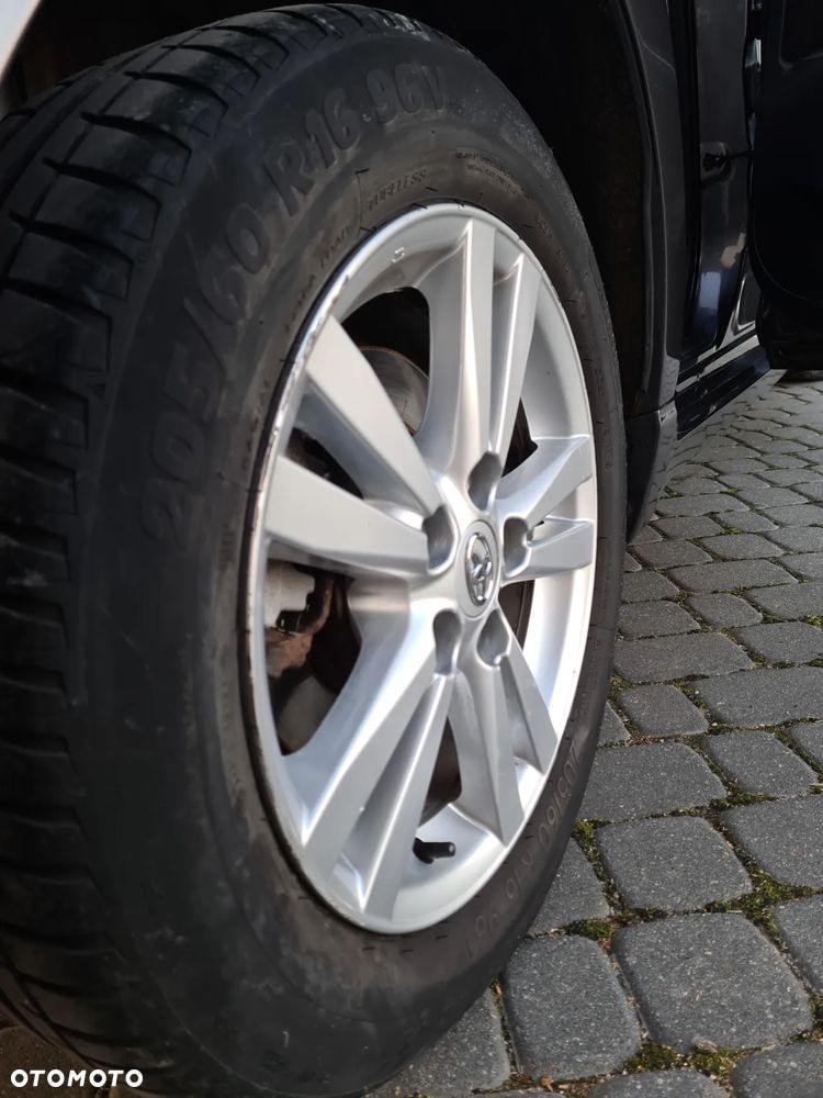 Toyota Avensis 2.0 D-4D Sol - 19