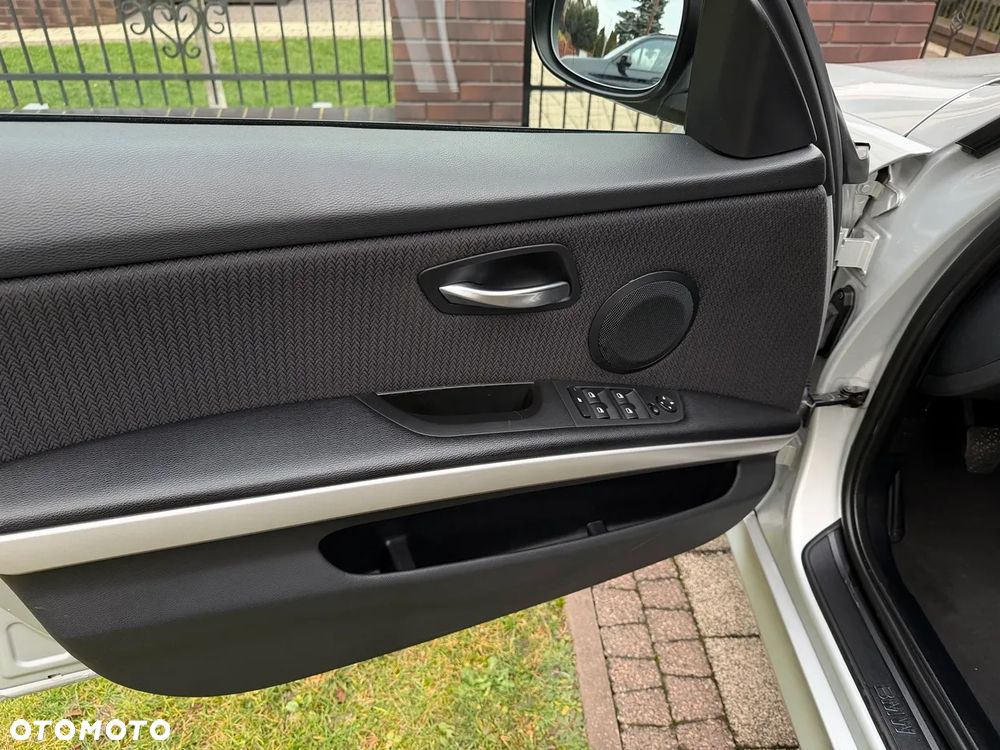 BMW Seria 3 318d DPF Edition Exclusive - 16