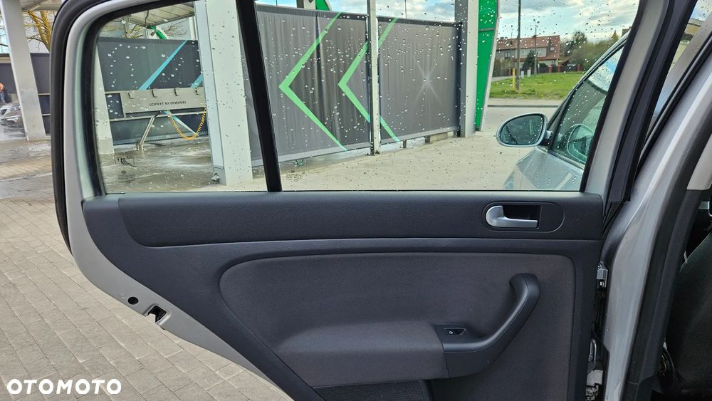 Volkswagen Golf Plus 1.9 TDI Tour - 33