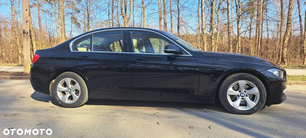 BMW Seria 3 320d xDrive - 9