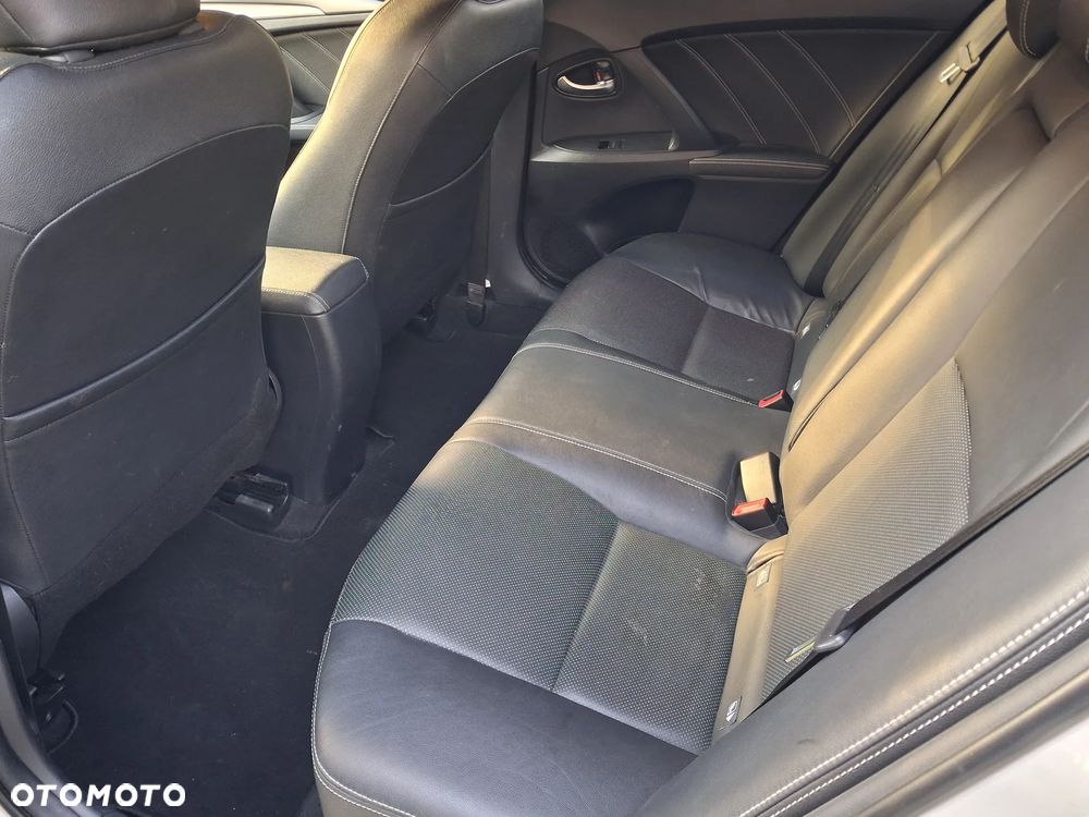 Toyota Avensis 2.0 D-4D Premium - 9