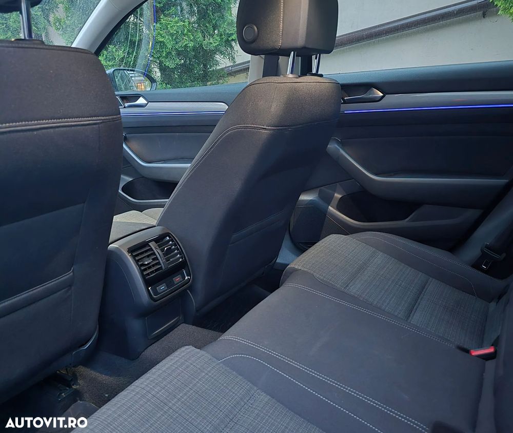 Volkswagen Passat 2.0 TDI DSG Comfortline - 27