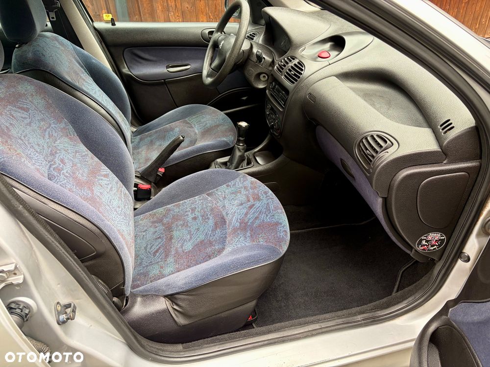 Peugeot 206 1.1 XR Presence - 18