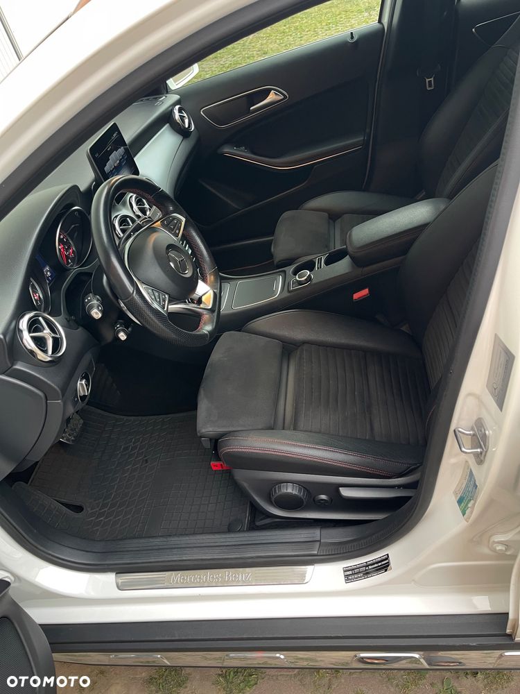 Mercedes-Benz GLA 200 7G-DCT - 15
