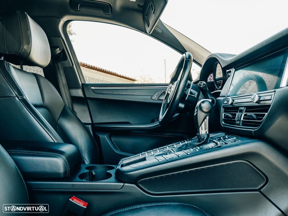 Porsche Macan 2.0T — fotografia 35