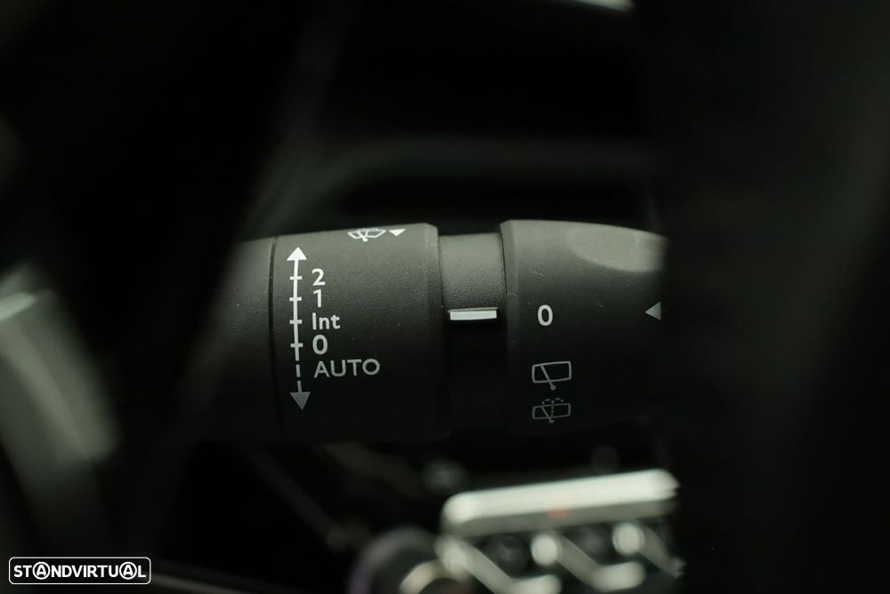 Peugeot 2008 1.2 PureTech Allure - 18
