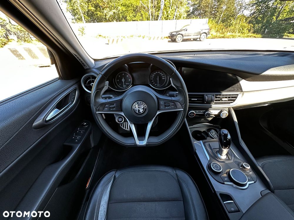 Alfa Romeo Giulia - 16