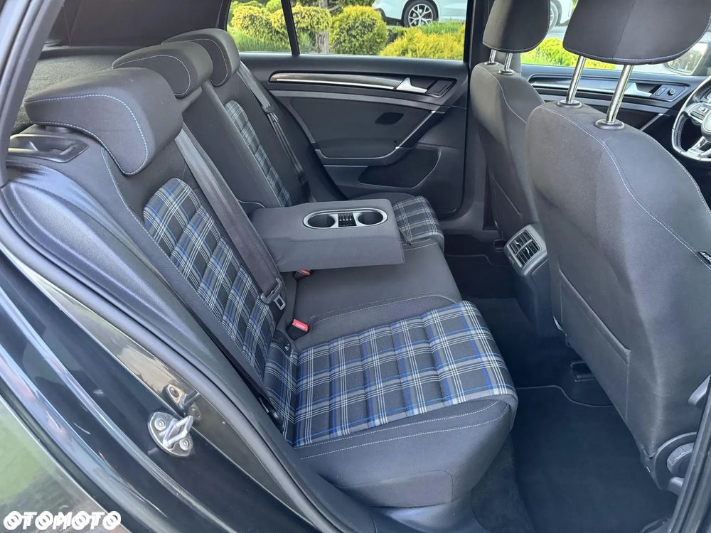 Volkswagen Golf - 18