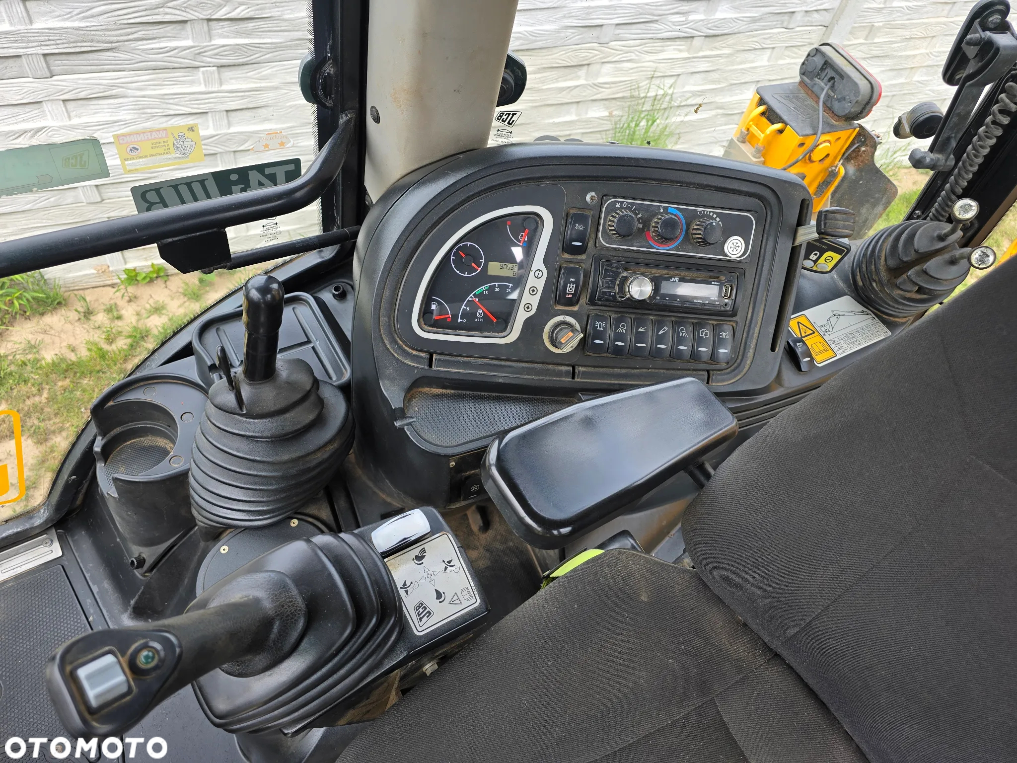 JCB - 4
