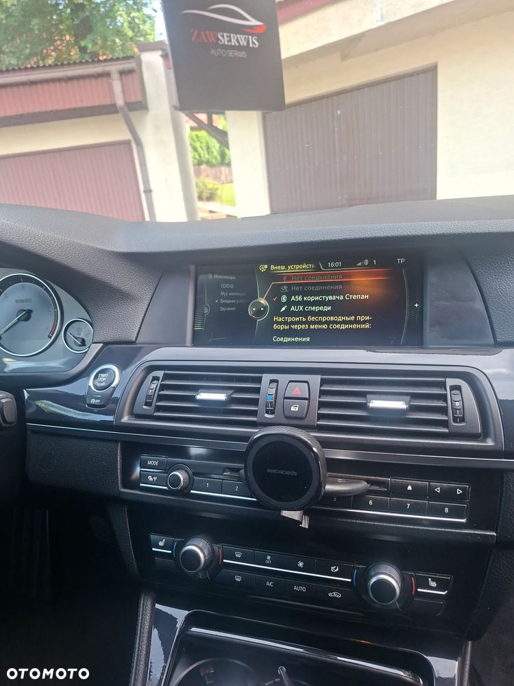 BMW Seria 5 525d xDrive - 14