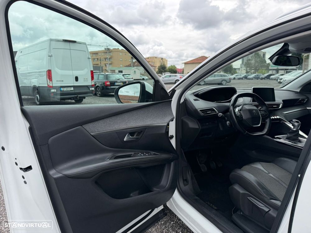 Peugeot 3008 1.2 PureTech Allure - 16