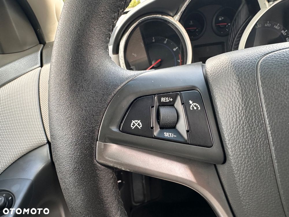 Chevrolet Cruze 1.8 LS - 36