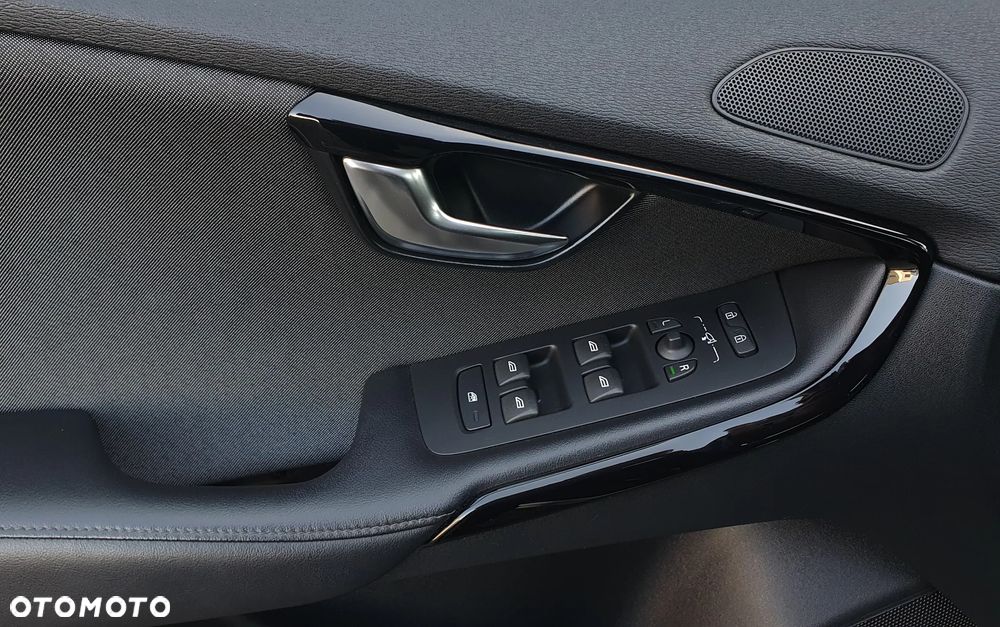 Volvo V40 Cross Country T3 Drive-E Dynamic Edition - 26