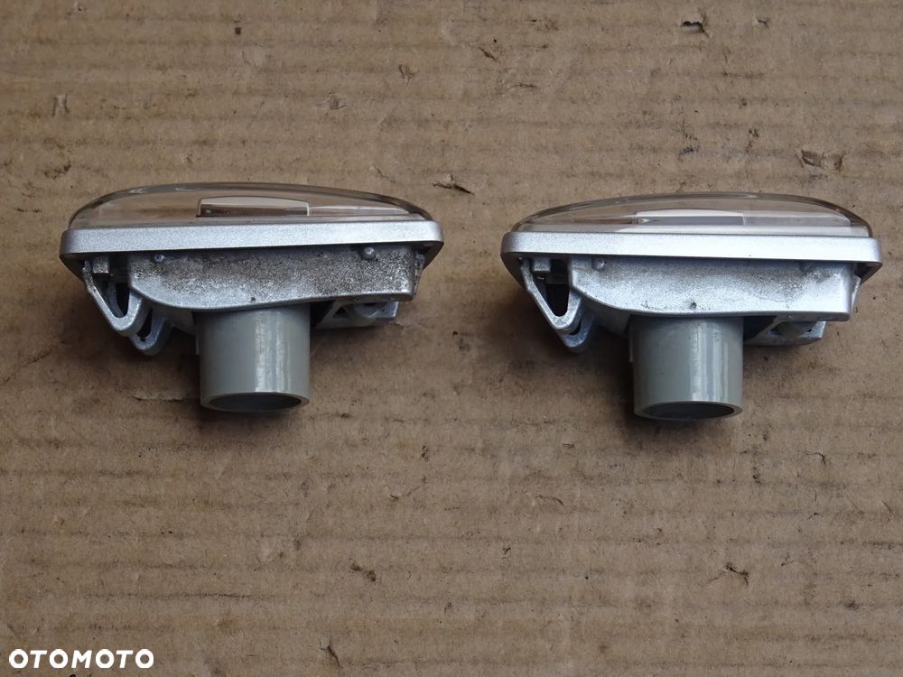 KIERUNEK KIERUNKOWSKAZ W BŁOTNIK RAMKA UCHWYT OPEL ASTRA J OPC GTC COUPE - 2