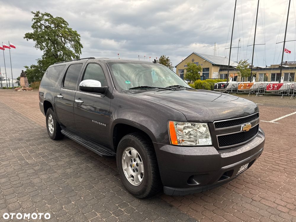 Chevrolet Suburban - 10