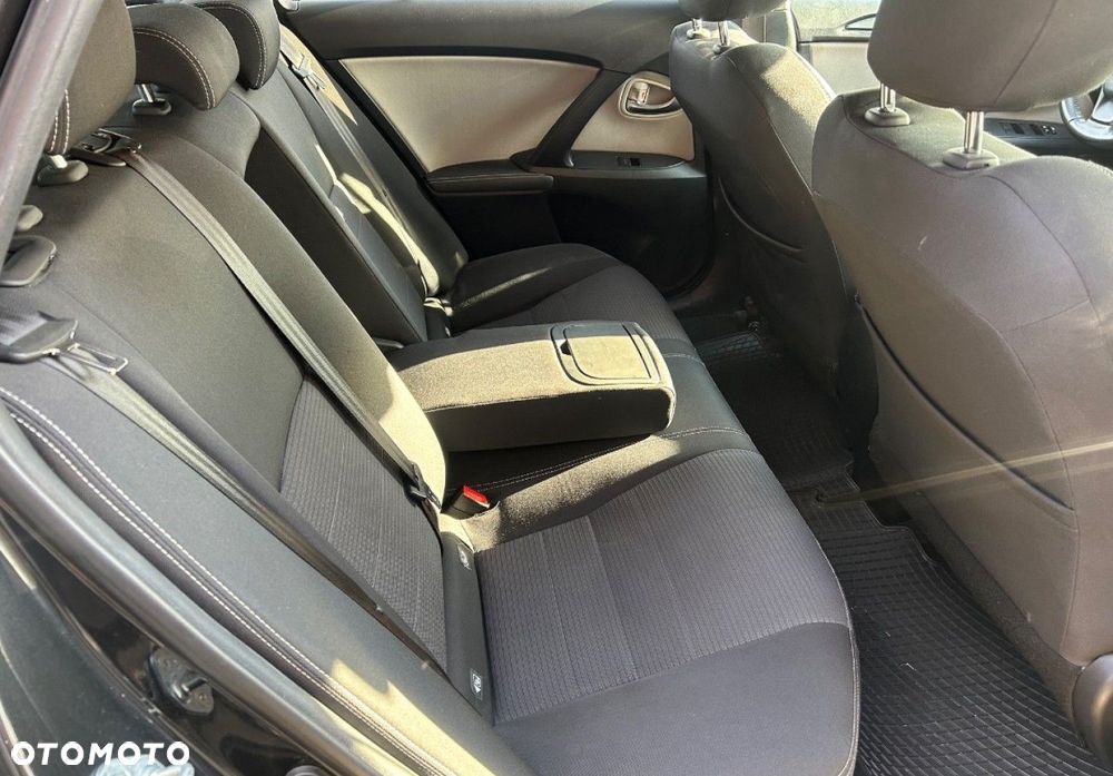 Toyota Avensis - 13