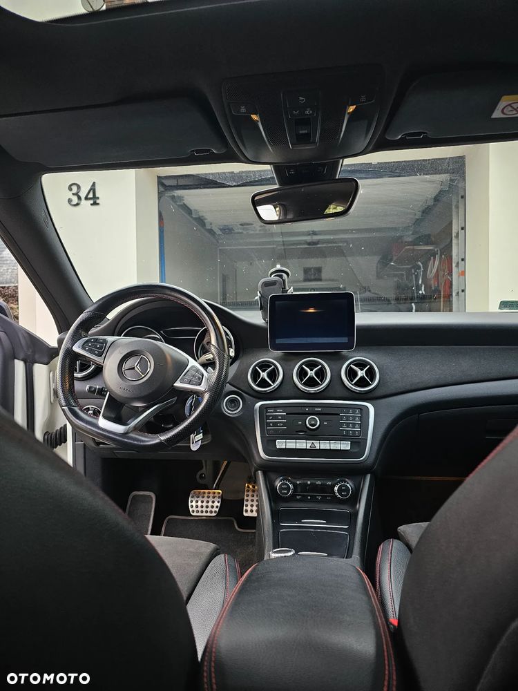Mercedes-Benz CLA 220 4-Matic - 7